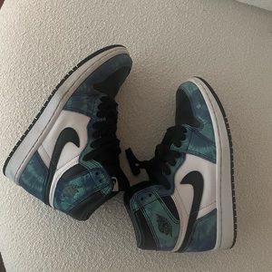Nike air Jordan’s “Tie Dye” size 6W